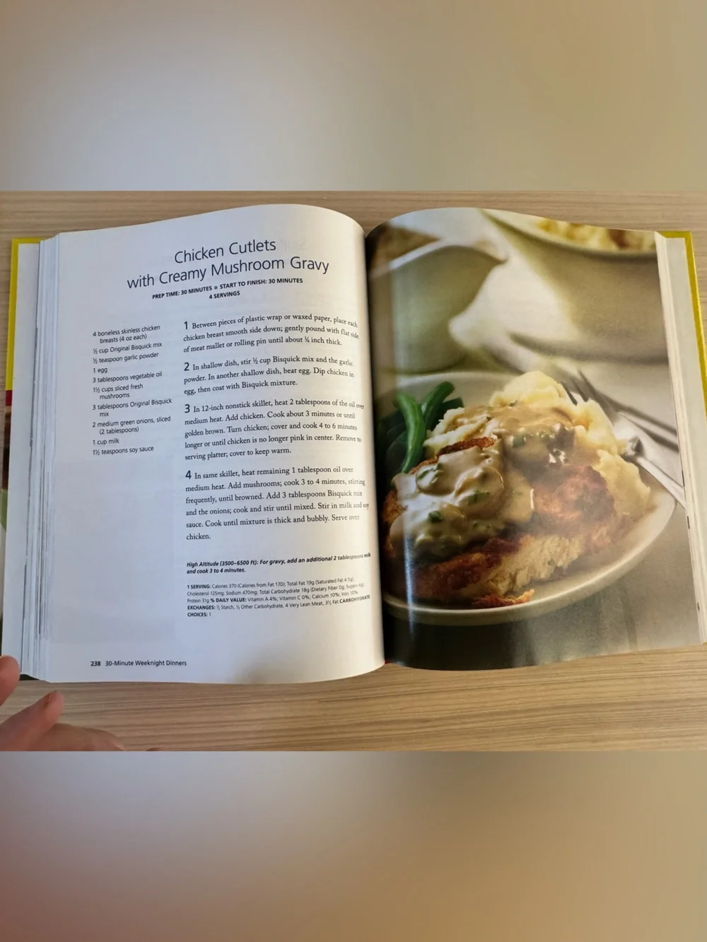 Betty Crocker Ultimate Bisquick‎ Cookbook Exclusive Deluxe Hardcover 2009